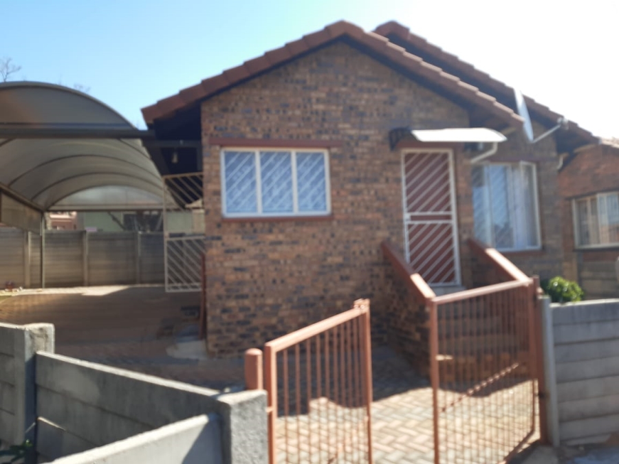 To Let 2 Bedroom Property for Rent in Mondeor Gauteng