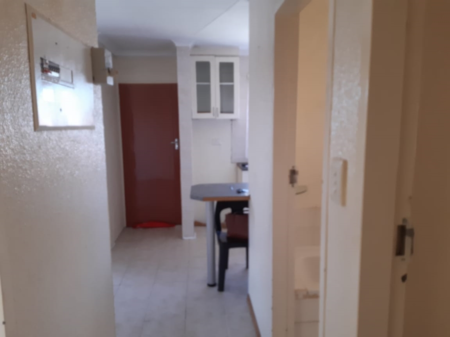 To Let 2 Bedroom Property for Rent in Mondeor Gauteng