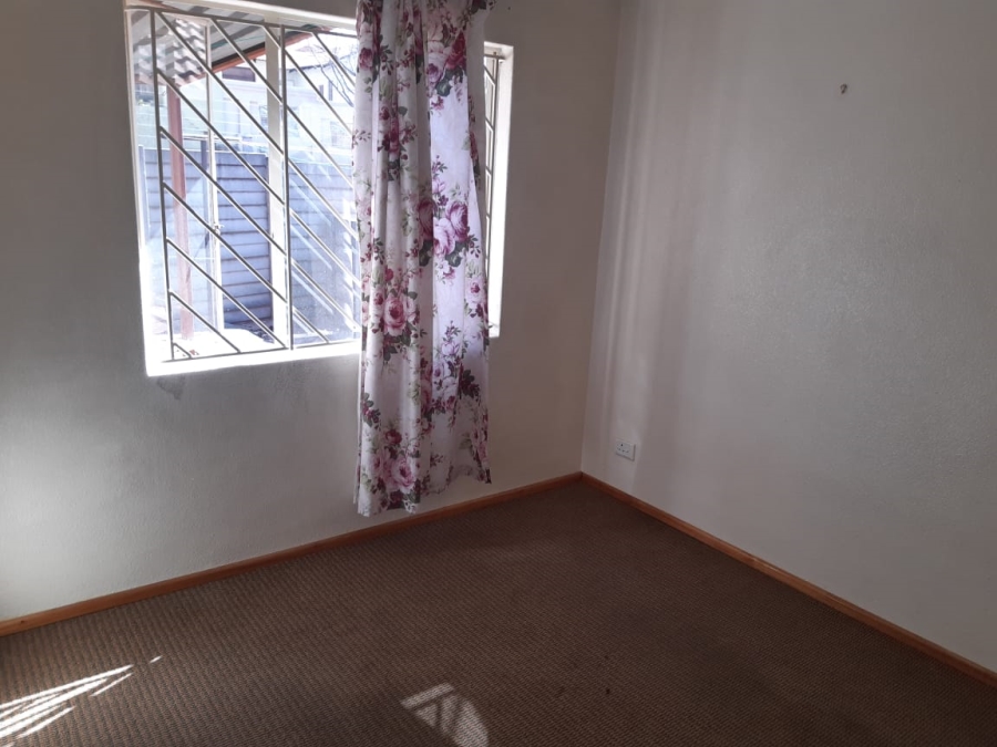 To Let 2 Bedroom Property for Rent in Mondeor Gauteng