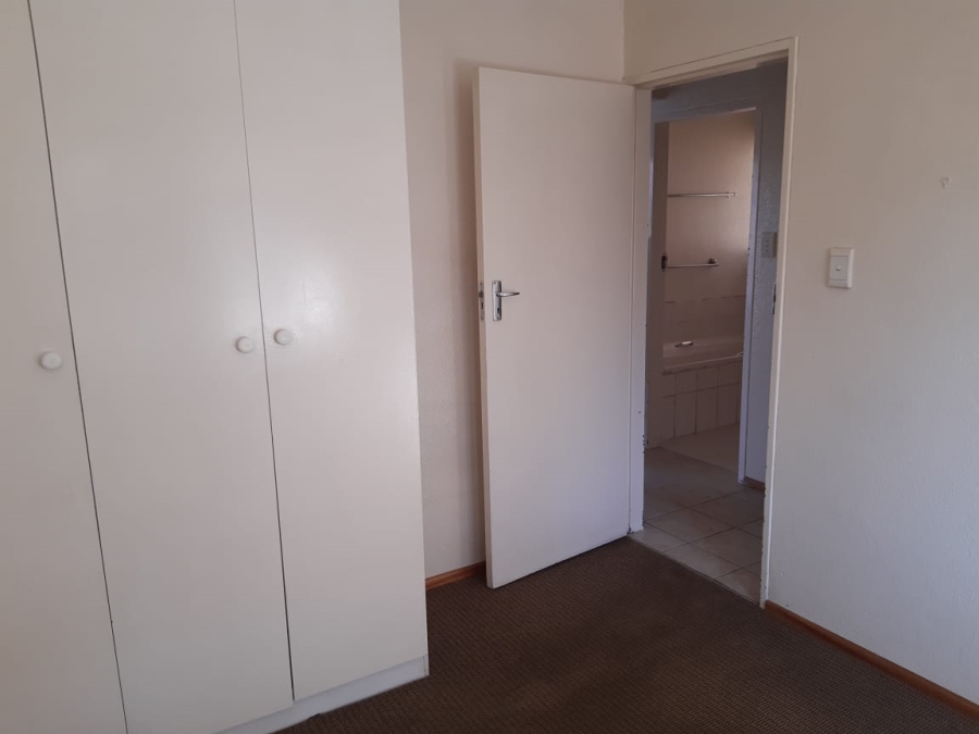 To Let 2 Bedroom Property for Rent in Mondeor Gauteng