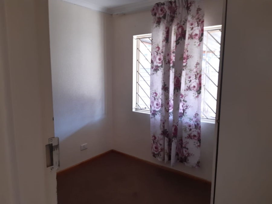 To Let 2 Bedroom Property for Rent in Mondeor Gauteng