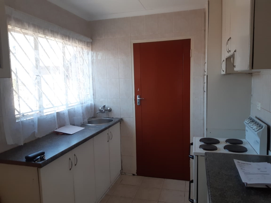 To Let 2 Bedroom Property for Rent in Mondeor Gauteng