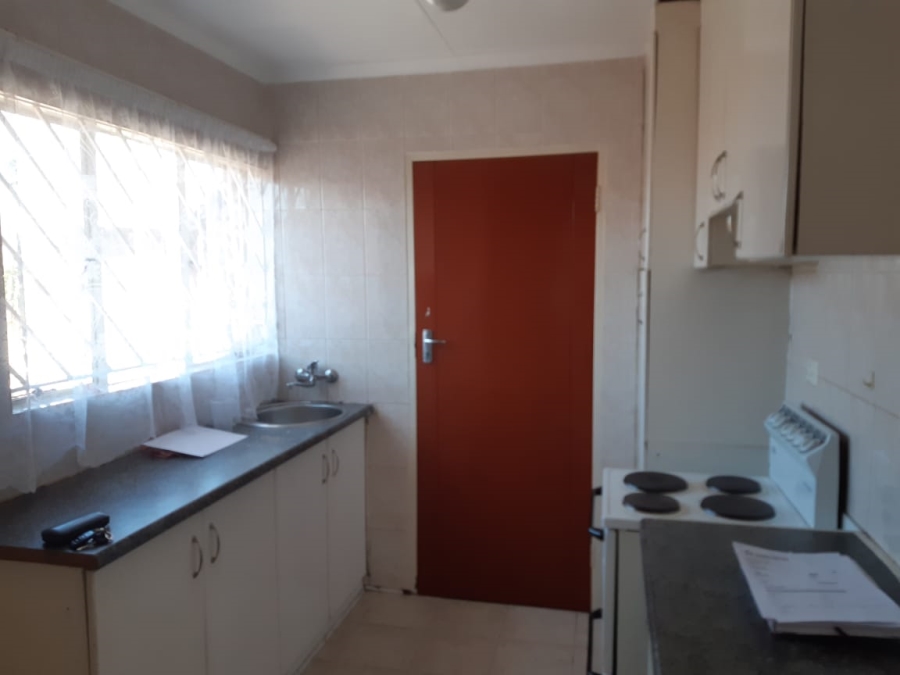 To Let 2 Bedroom Property for Rent in Mondeor Gauteng