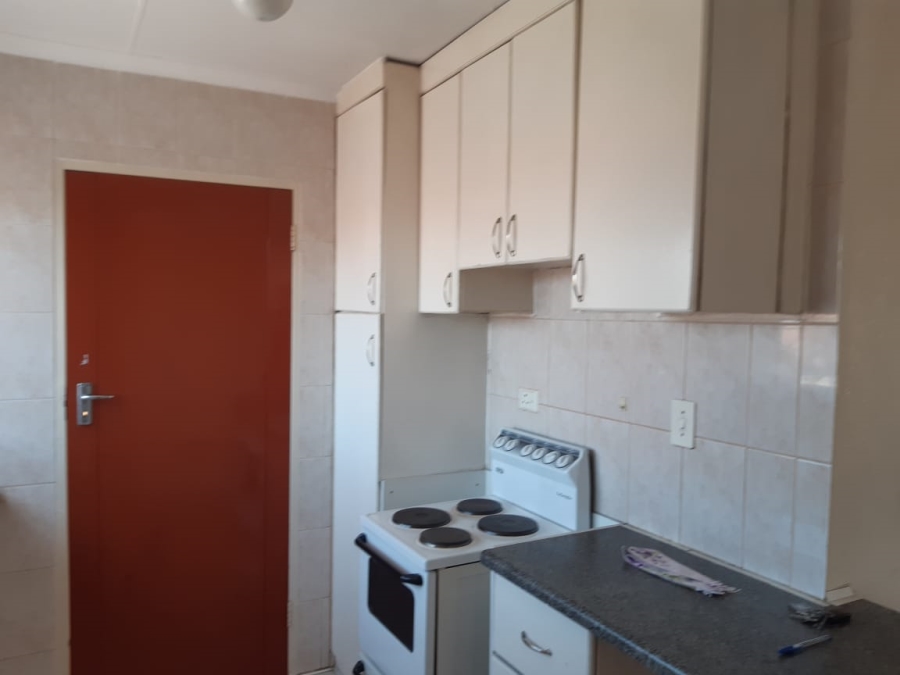 To Let 2 Bedroom Property for Rent in Mondeor Gauteng