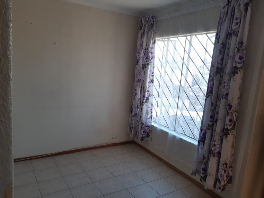 To Let 2 Bedroom Property for Rent in Mondeor Gauteng
