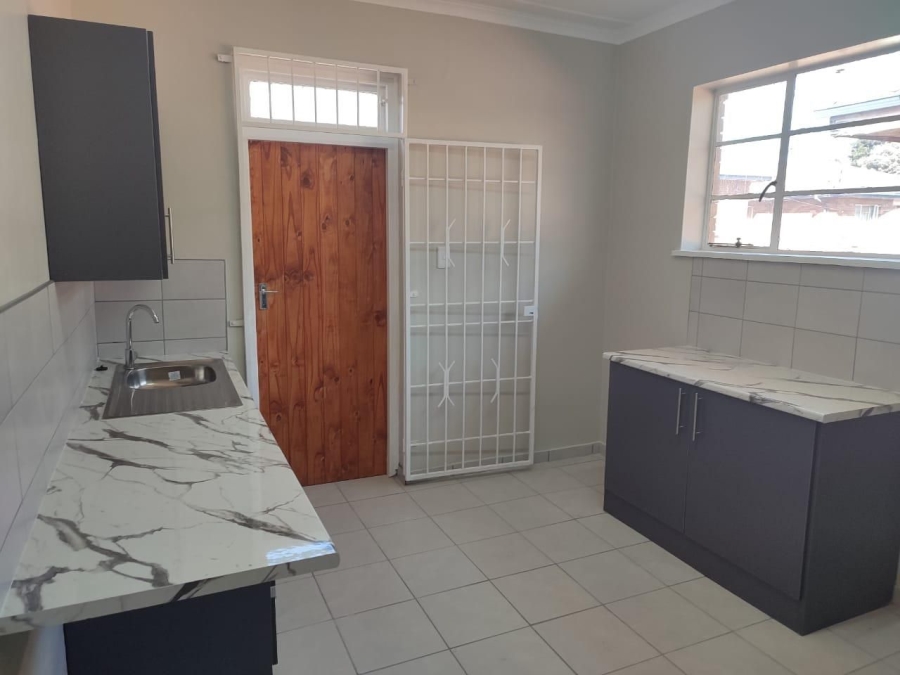 To Let 2 Bedroom Property for Rent in Forest Hill Gauteng