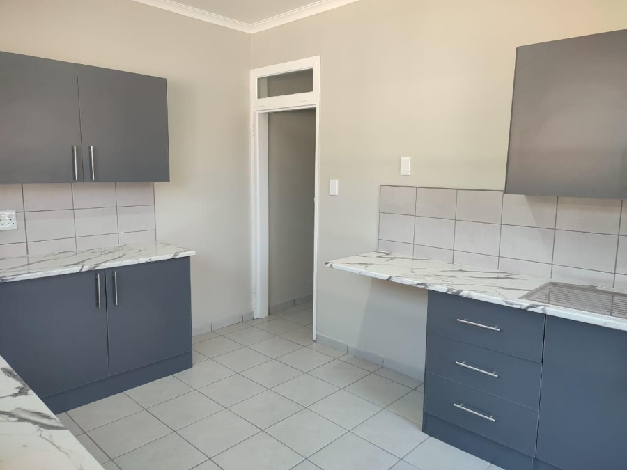 To Let 2 Bedroom Property for Rent in Forest Hill Gauteng
