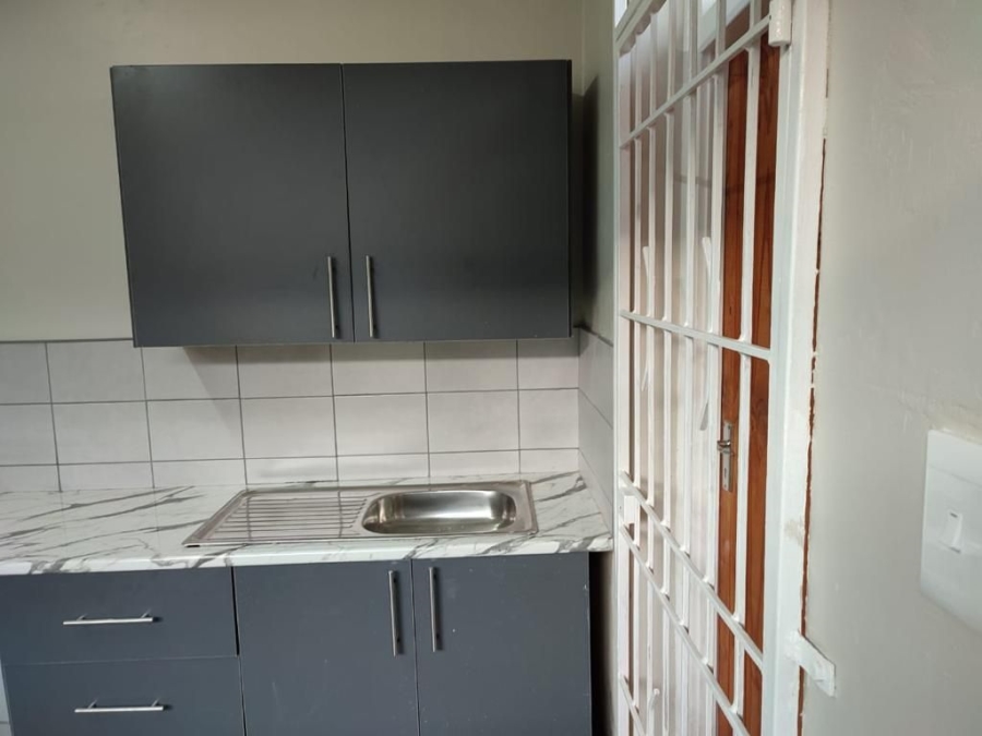 To Let 2 Bedroom Property for Rent in Forest Hill Gauteng