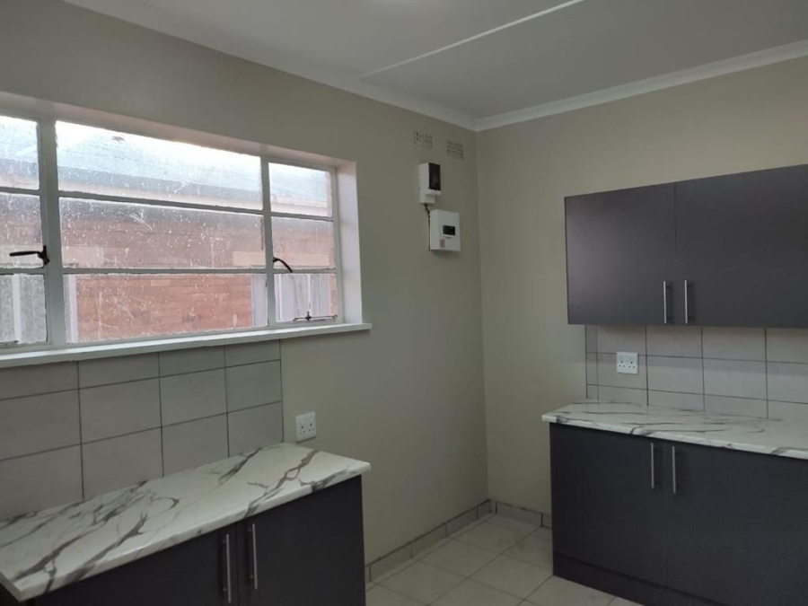 To Let 2 Bedroom Property for Rent in Forest Hill Gauteng