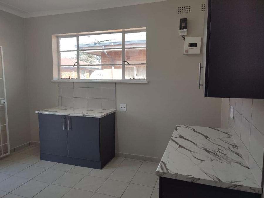 To Let 2 Bedroom Property for Rent in Forest Hill Gauteng