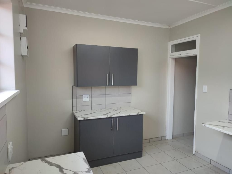 To Let 2 Bedroom Property for Rent in Forest Hill Gauteng