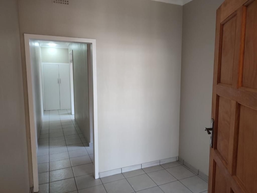 To Let 2 Bedroom Property for Rent in Forest Hill Gauteng