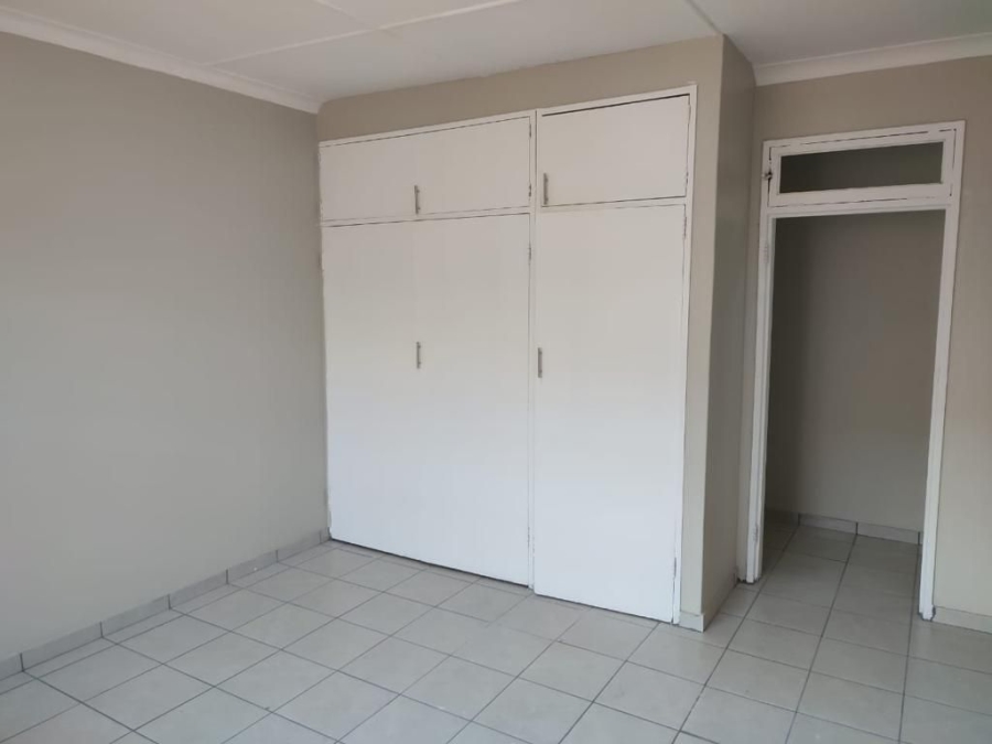 To Let 2 Bedroom Property for Rent in Forest Hill Gauteng