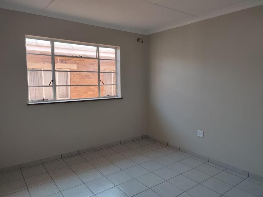 To Let 2 Bedroom Property for Rent in Forest Hill Gauteng