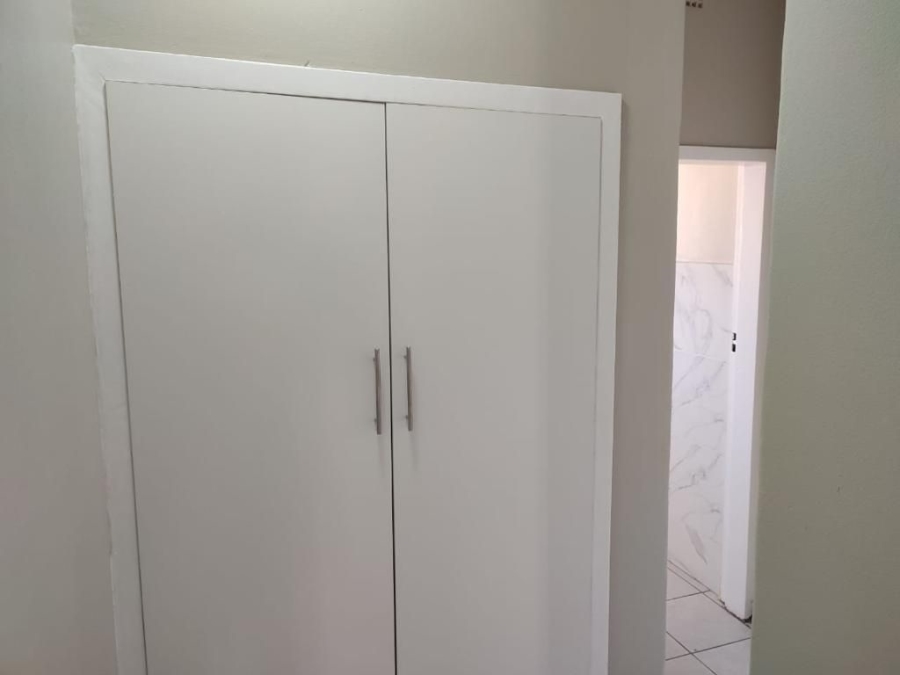To Let 2 Bedroom Property for Rent in Forest Hill Gauteng