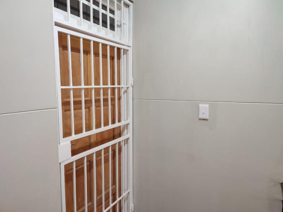 To Let 2 Bedroom Property for Rent in Forest Hill Gauteng
