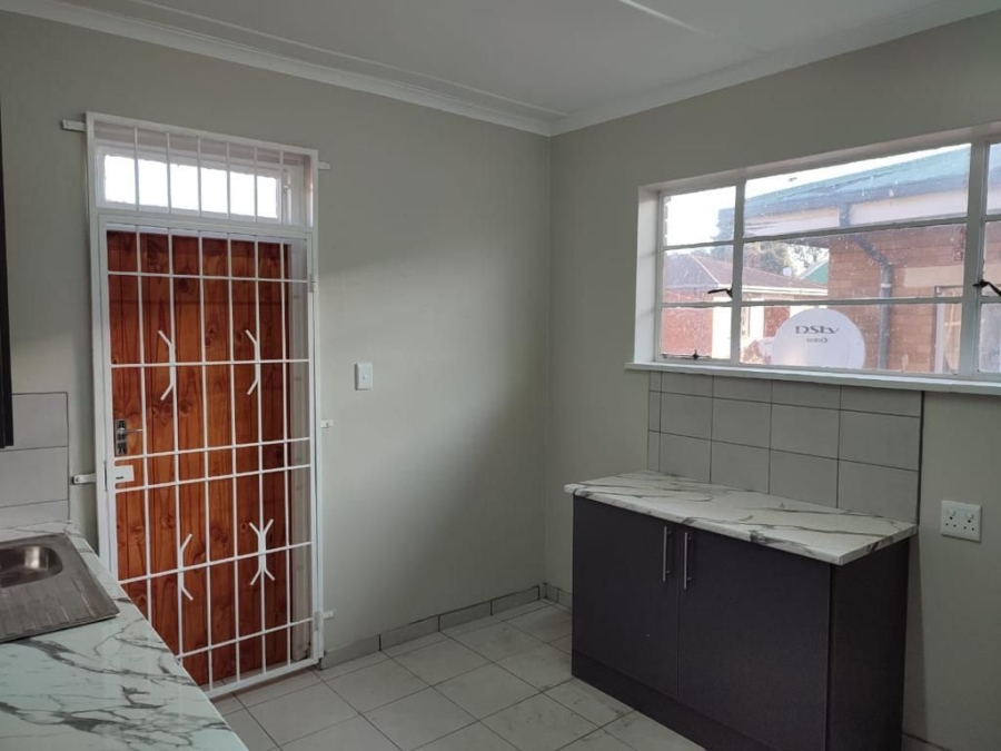 To Let 2 Bedroom Property for Rent in Forest Hill Gauteng