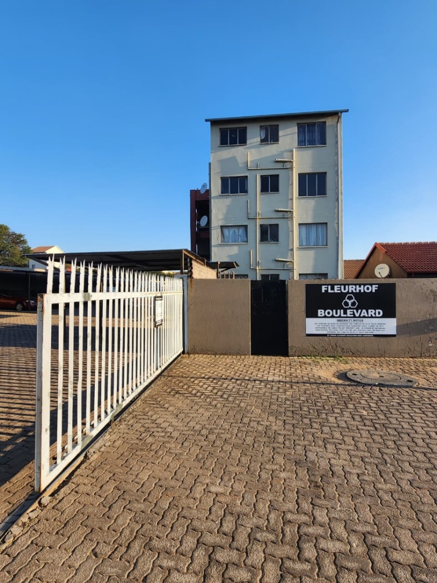 2 Bedroom Property for Sale in Fleurhof Gauteng