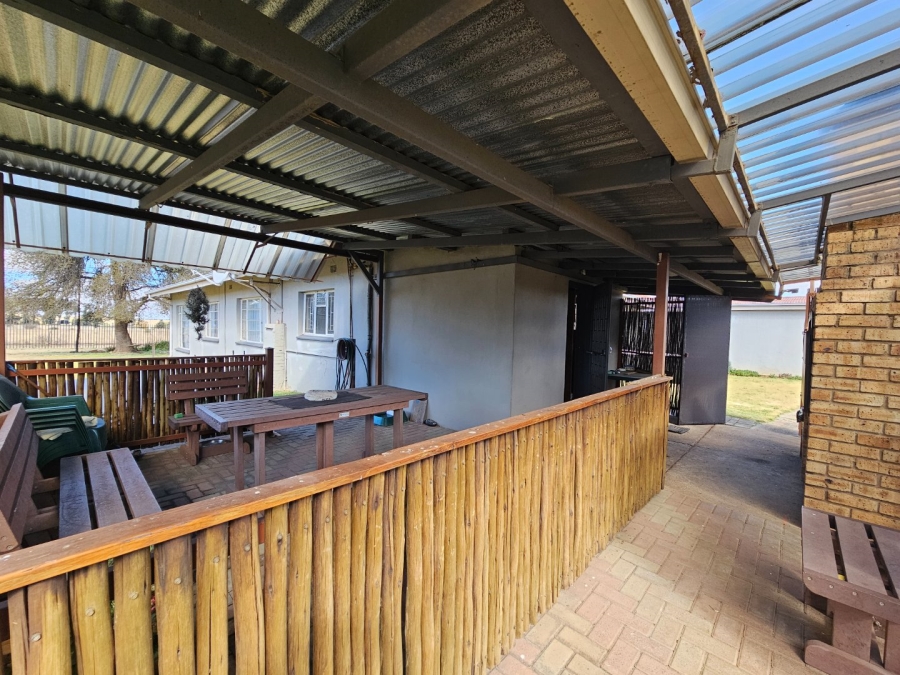 4 Bedroom Property for Sale in Roodia Gauteng