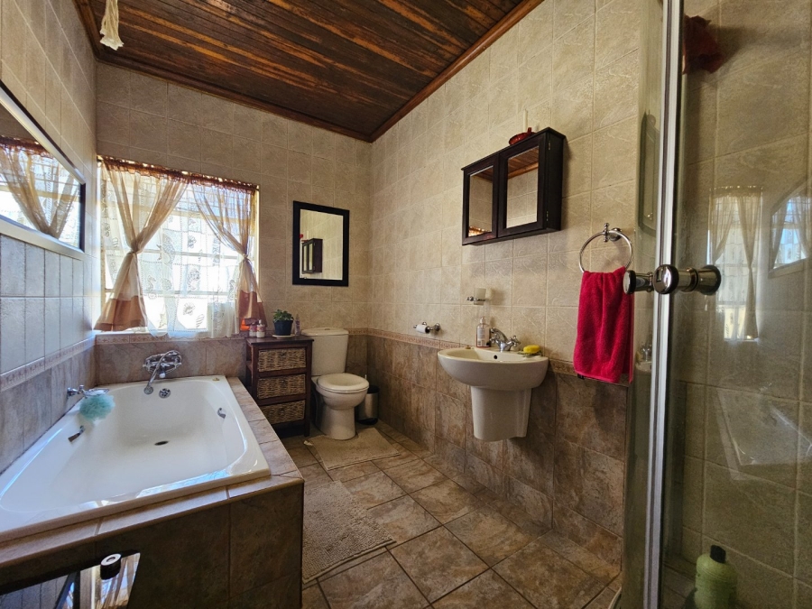 4 Bedroom Property for Sale in Roodia Gauteng