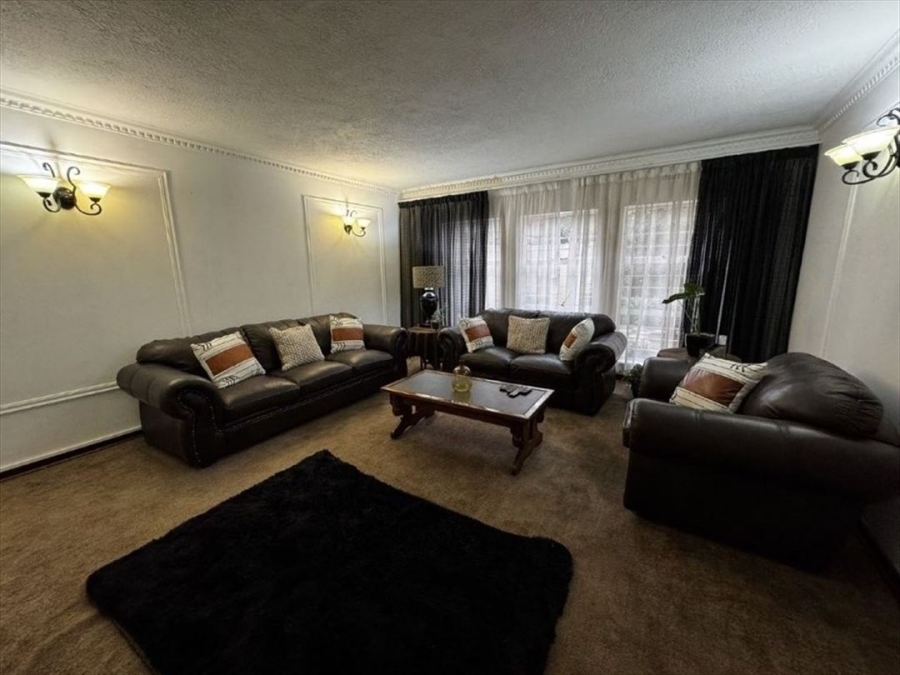 5 Bedroom Property for Sale in Van Riebeeck Park Gauteng