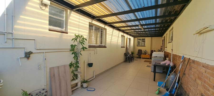 To Let 1 Bedroom Property for Rent in Edenvale Central Gauteng