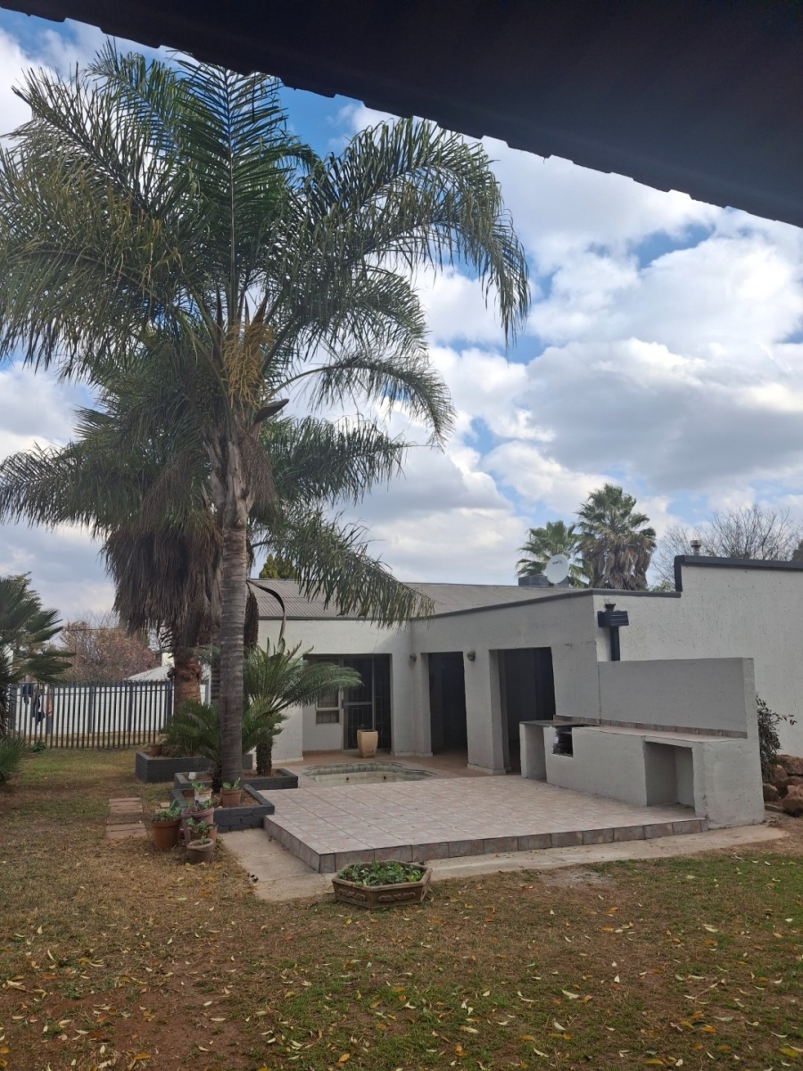  Bedroom Property for Sale in Wychwood Gauteng