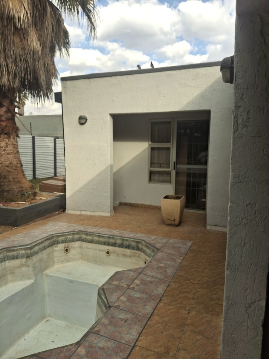  Bedroom Property for Sale in Wychwood Gauteng