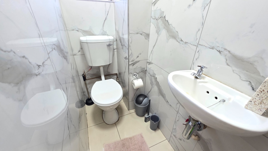 To Let 3 Bedroom Property for Rent in Erasmia Gauteng