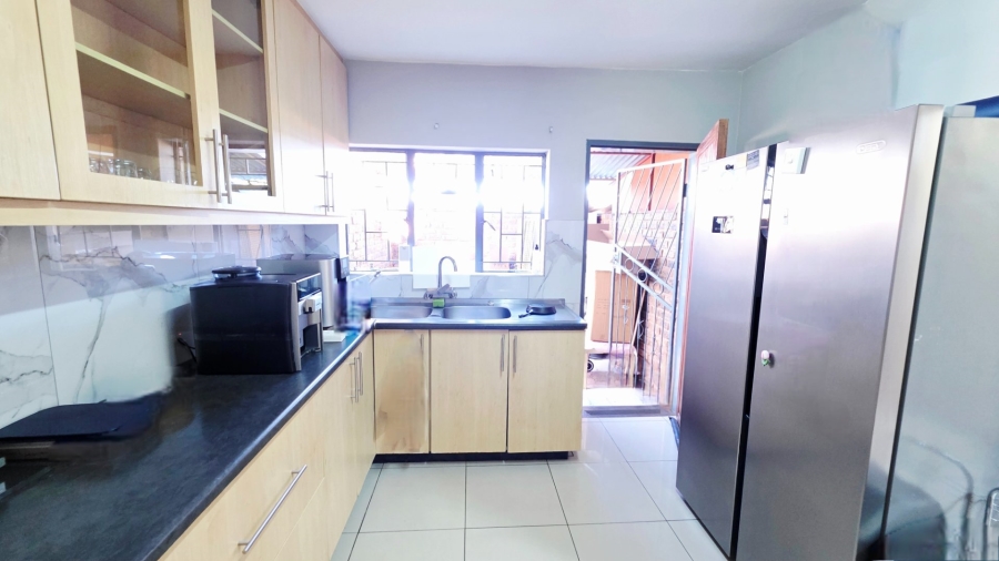 To Let 3 Bedroom Property for Rent in Erasmia Gauteng