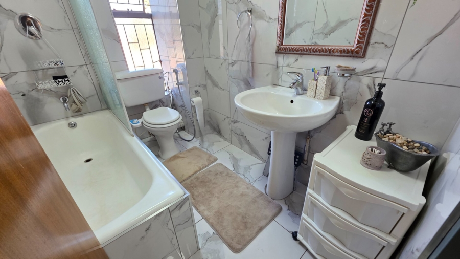To Let 3 Bedroom Property for Rent in Erasmia Gauteng