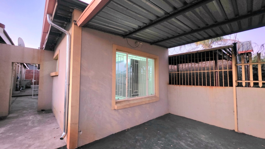 To Let 2 Bedroom Property for Rent in Laudium Gauteng