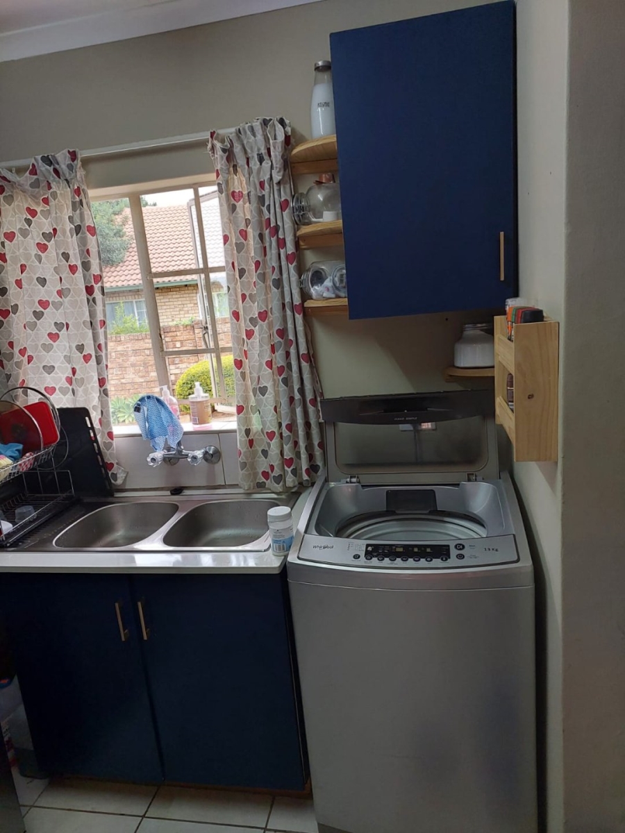 To Let 2 Bedroom Property for Rent in Die Wilgers Gauteng