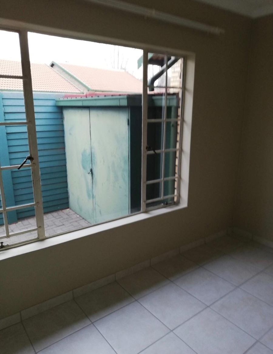 To Let 2 Bedroom Property for Rent in Die Wilgers Gauteng