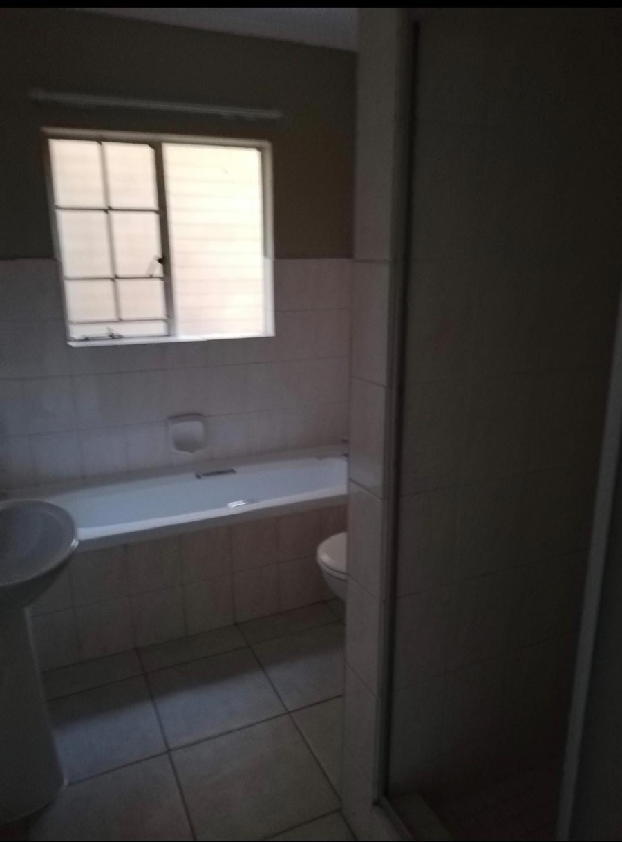 To Let 2 Bedroom Property for Rent in Die Wilgers Gauteng
