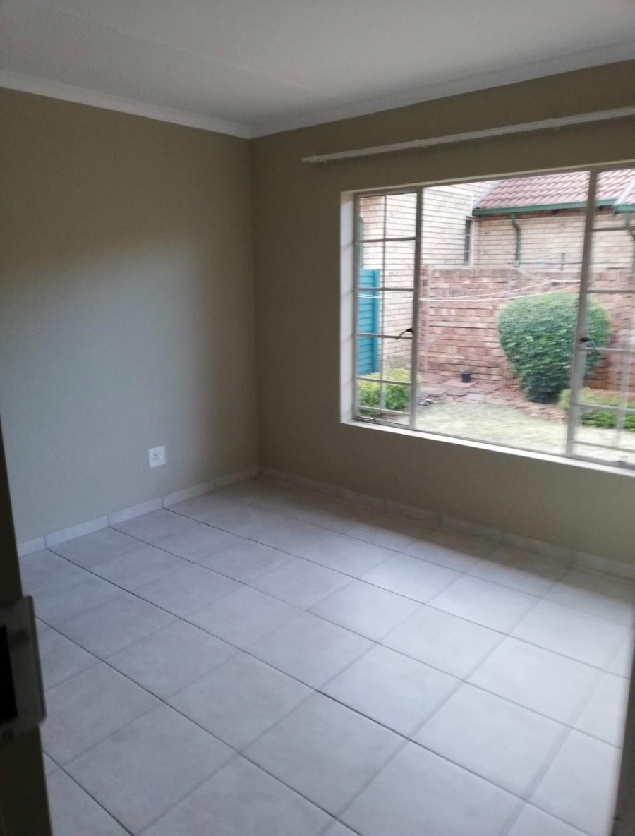 To Let 2 Bedroom Property for Rent in Die Wilgers Gauteng