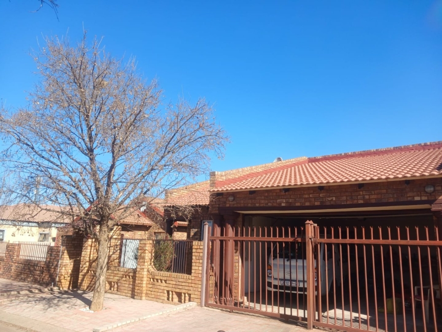 5 Bedroom Property for Sale in Danville Gauteng