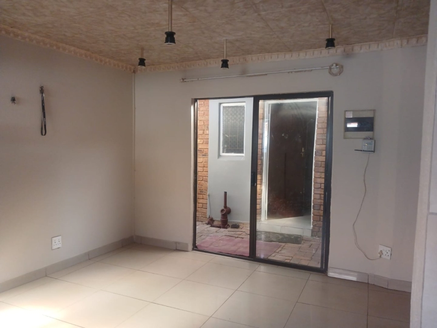 5 Bedroom Property for Sale in Danville Gauteng