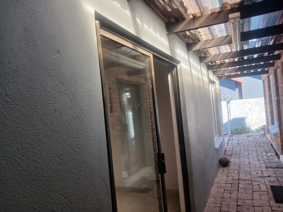 5 Bedroom Property for Sale in Danville Gauteng