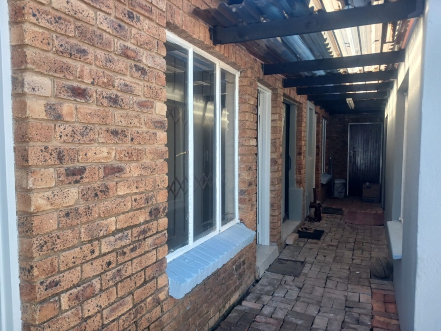 5 Bedroom Property for Sale in Danville Gauteng