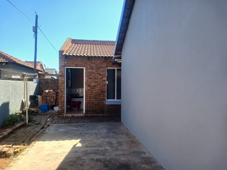 5 Bedroom Property for Sale in Danville Gauteng