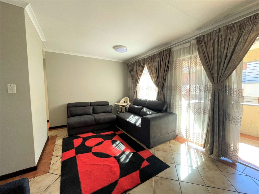 To Let 2 Bedroom Property for Rent in Die Hoewes Gauteng