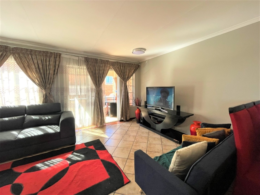 To Let 2 Bedroom Property for Rent in Die Hoewes Gauteng