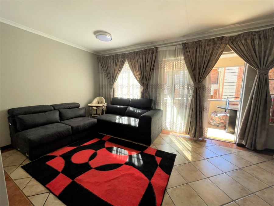 To Let 2 Bedroom Property for Rent in Die Hoewes Gauteng