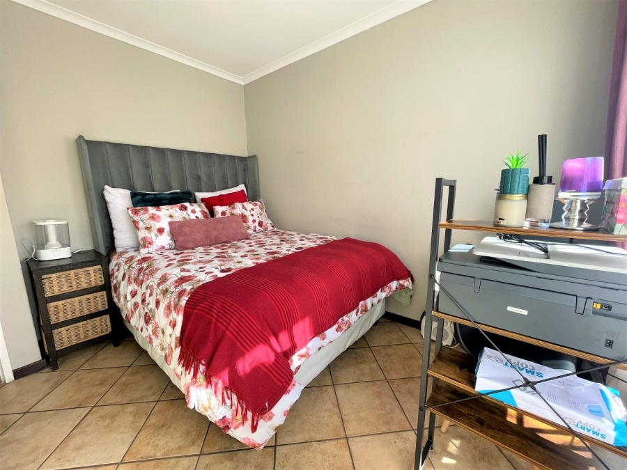 To Let 2 Bedroom Property for Rent in Die Hoewes Gauteng
