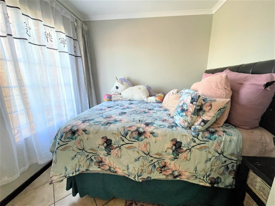 To Let 2 Bedroom Property for Rent in Die Hoewes Gauteng