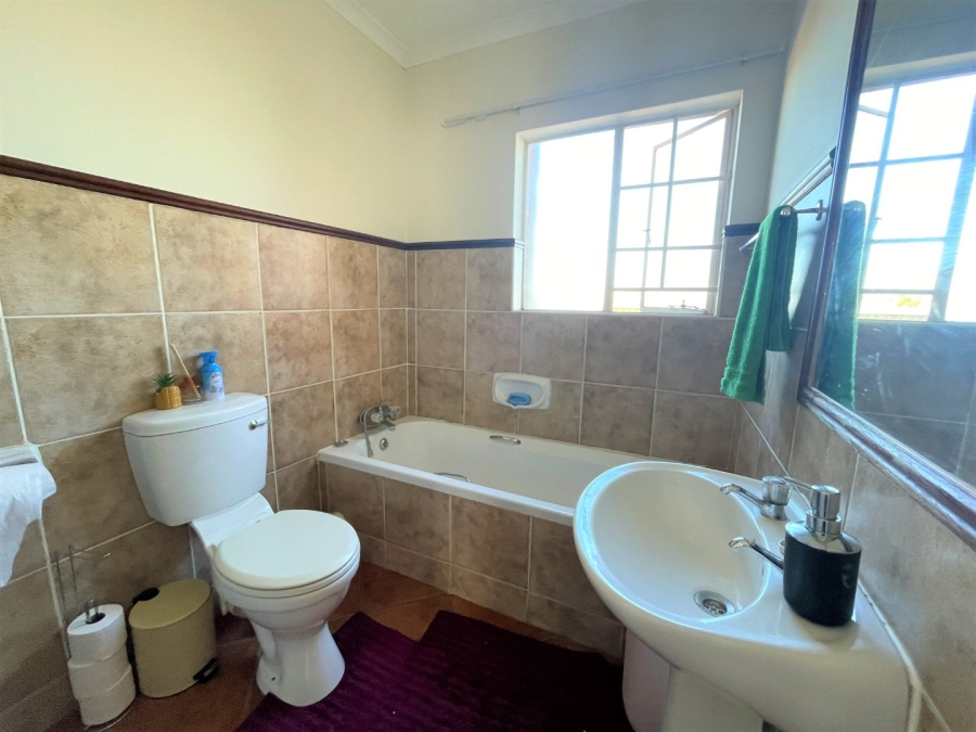 To Let 2 Bedroom Property for Rent in Die Hoewes Gauteng