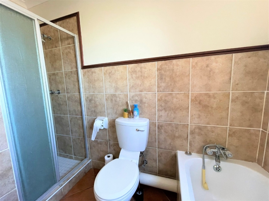To Let 2 Bedroom Property for Rent in Die Hoewes Gauteng