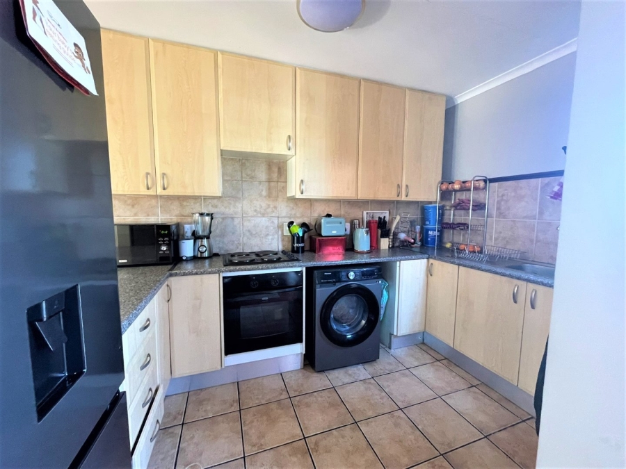 To Let 2 Bedroom Property for Rent in Die Hoewes Gauteng