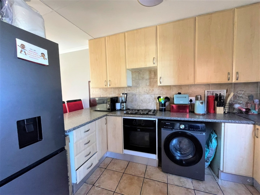 To Let 2 Bedroom Property for Rent in Die Hoewes Gauteng